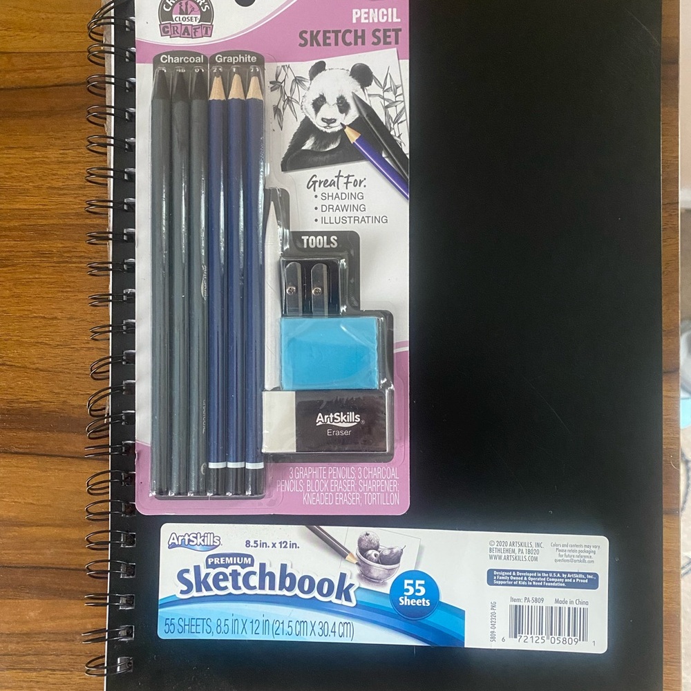 Sketch Set with Black Sketchbook